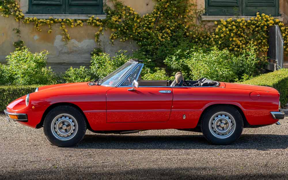 Laterale dell Alfa Romeo Spider Duetto 1600 Seconda Serie